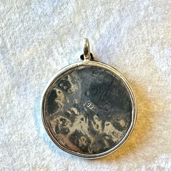 Handpainted Hanuman Hindi God detailed artwork sterling round pendant India - Picture 4 of 5